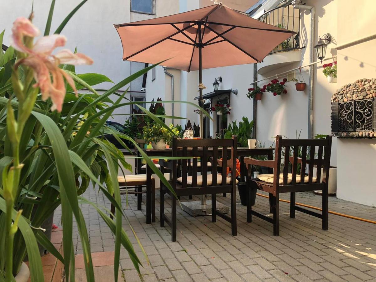 Guest House Nika - Cottages And Rooms In The Heart Of Palanga City Center Exterior photo