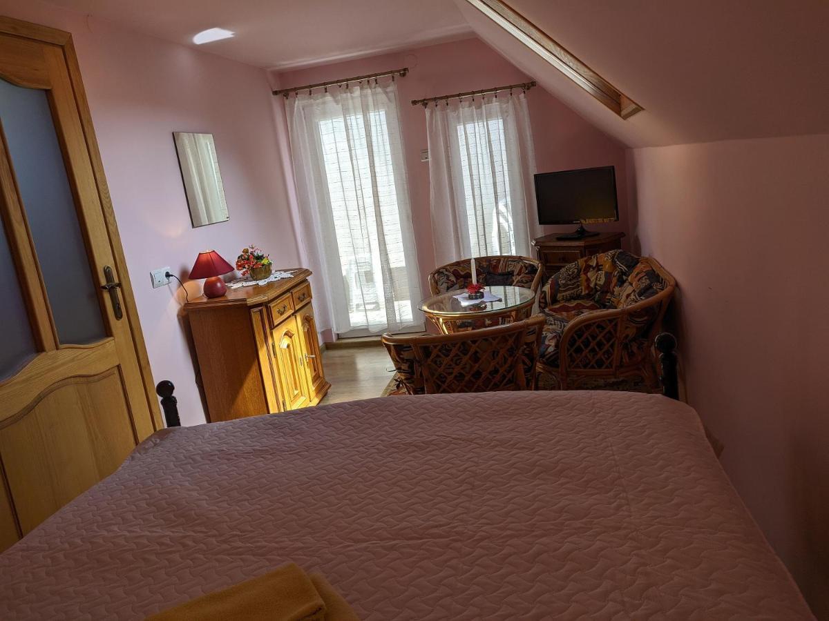 Guest House Nika - Cottages And Rooms In The Heart Of Palanga City Center Exterior photo