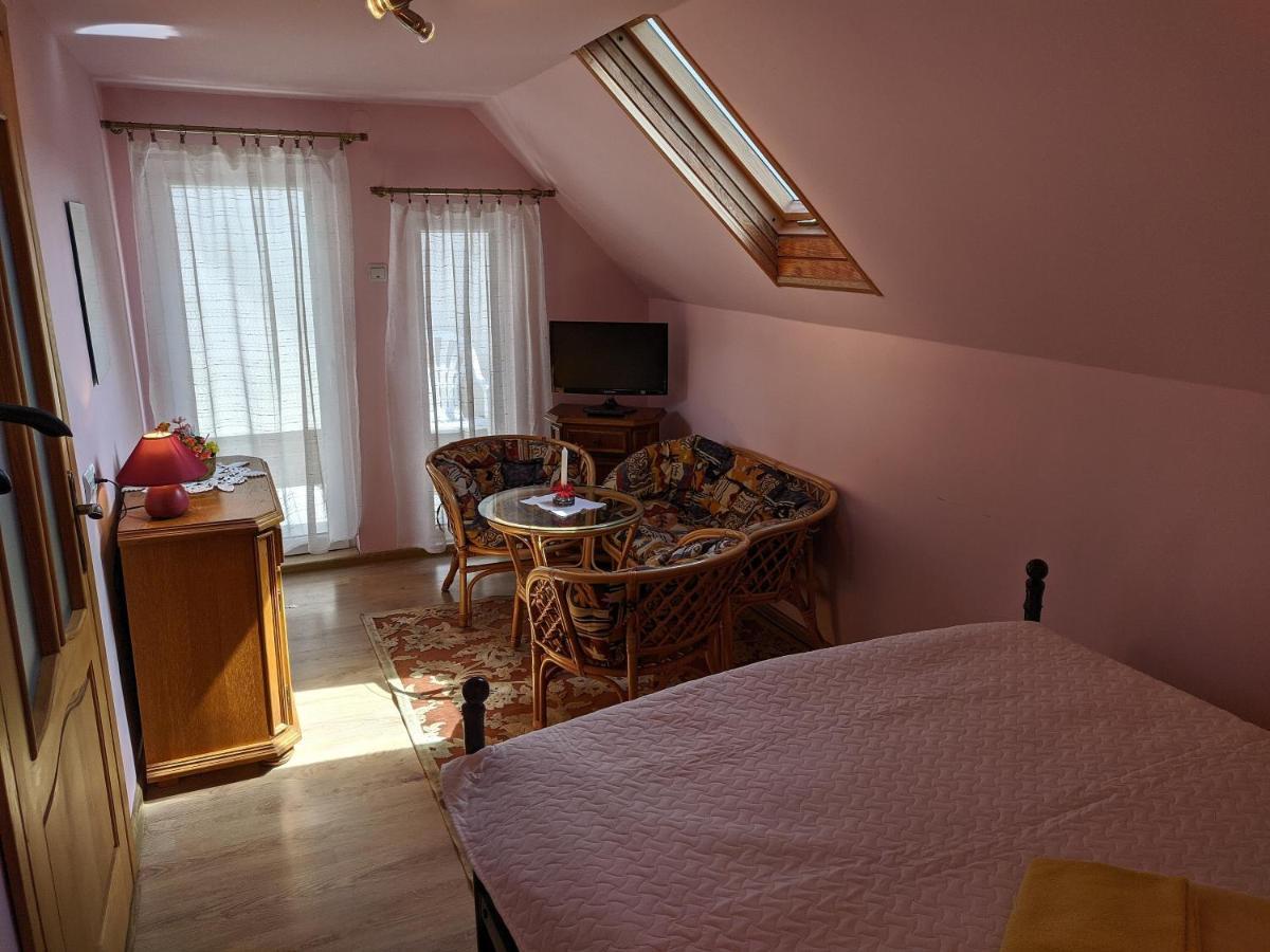 Guest House Nika - Cottages And Rooms In The Heart Of Palanga City Center Exterior photo